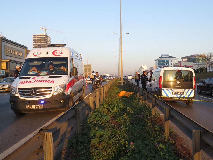 İstanbul'da esrarengiz olay! Orta refüjde ölü bulundu G4