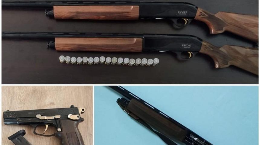 T&uuml;fek ve tabancalar ele ge&ccedil;irildi