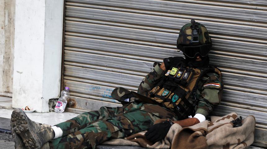 Bağdat'ta askeri &uuml;sse f&uuml;zeli saldırı: 6 yaralı