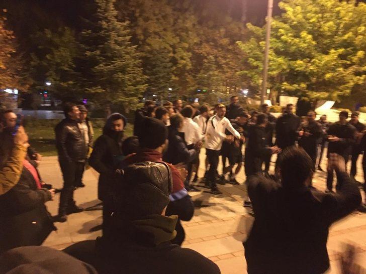 Isparta 32 Sporlu taraftar ve futbolculardan erken şampiyonluk kutlamaları G2