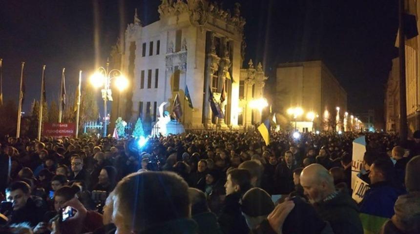 Kritik temas öncesi başkentte protesto