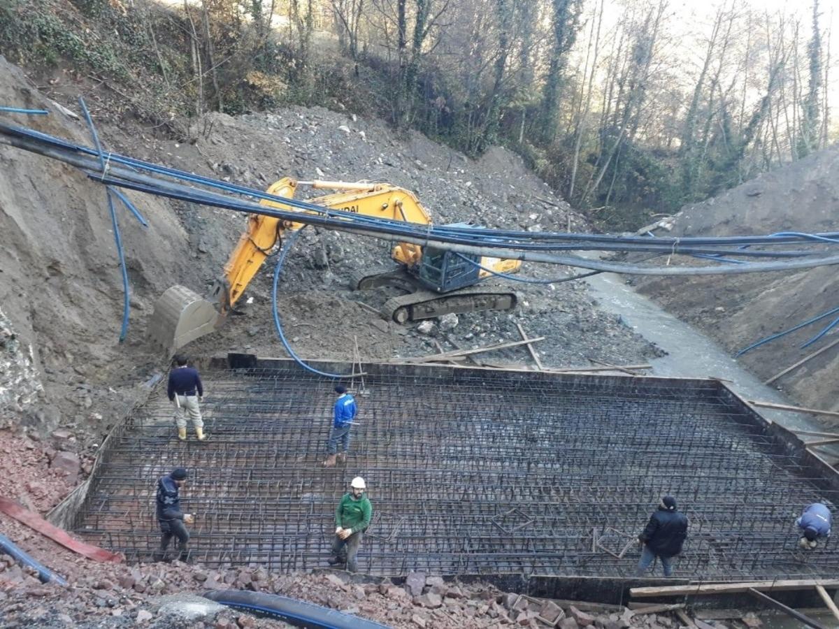 G&ouml;lc&uuml;k Selimiye ve L&uuml;tfiye k&ouml;y&uuml; yoluna yeni menfez