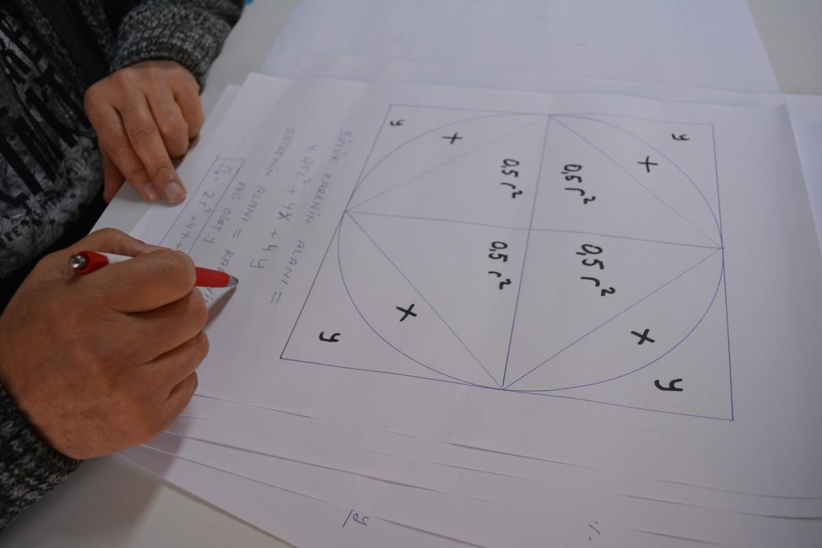 Emekli &ouml;ğretmenden 'Matematik&rsquo;te Pi sayısı gereksiz' iddiası