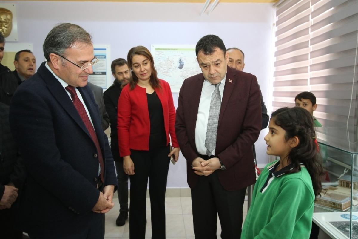 &Ouml;ğrenciler modern at&ouml;lyelerde eğitim g&ouml;r&uuml;yor