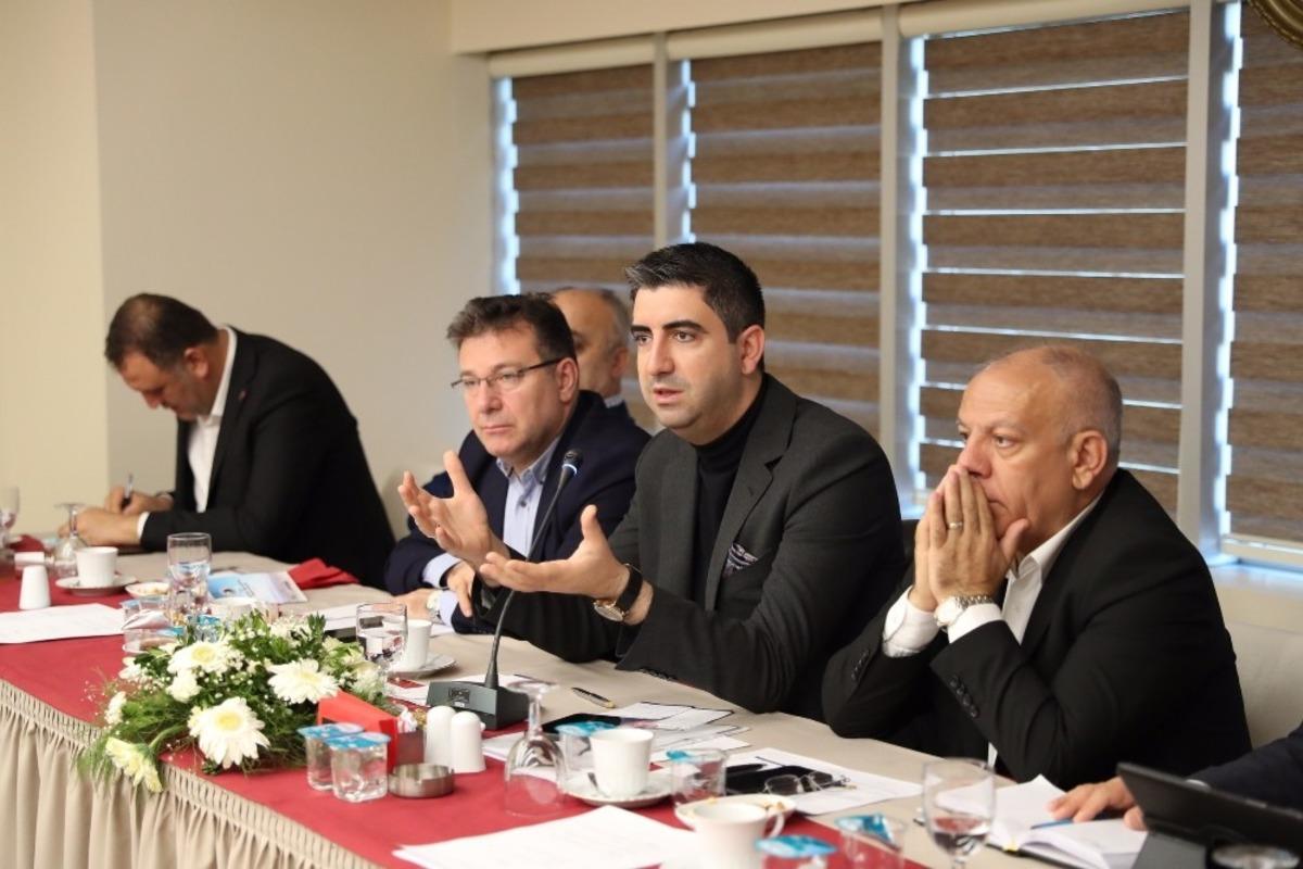 Başkan G&ouml;khan Y&uuml;ksel Kartal&rsquo;ın muhtarları ile bir araya geldi