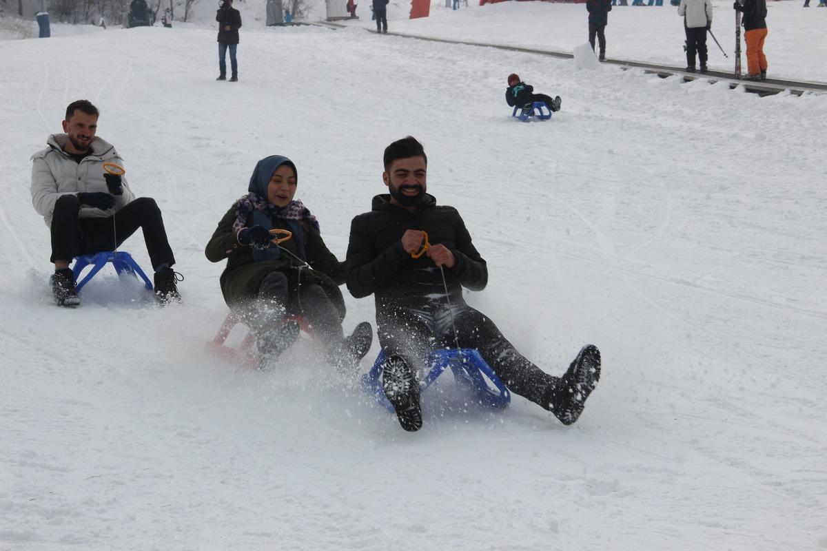 Kayakseverler Paland&ouml;ken&rsquo;e akın etti