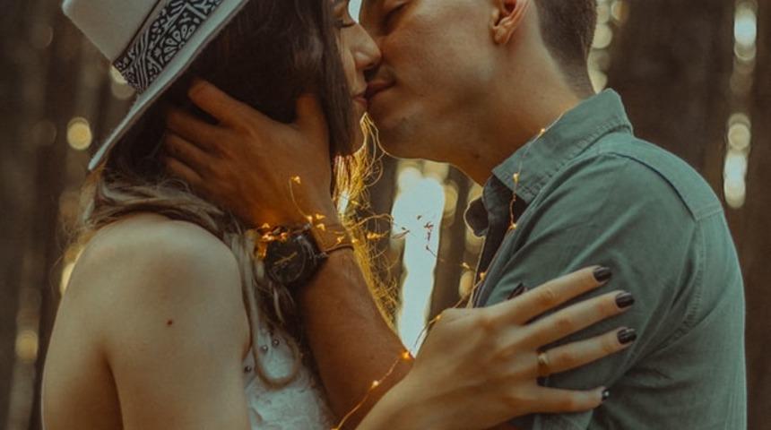 II. Dünya Savaşı’ndan Sonra Popülerleşen French Kiss (Fransız Öpücüğü) nasıl ortaya çıktı?