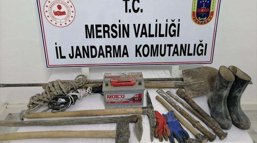 Mersin'de kaçak kazı yapan 4 şüpheli yakalandı