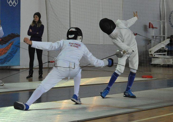 Eskrimde alt yaşlar Epe Açık Turnuvası Trabzon’da yapıldı G1