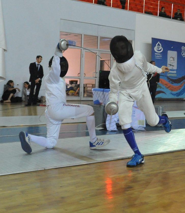 Eskrimde alt yaşlar Epe Açık Turnuvası Trabzon’da yapıldı G4