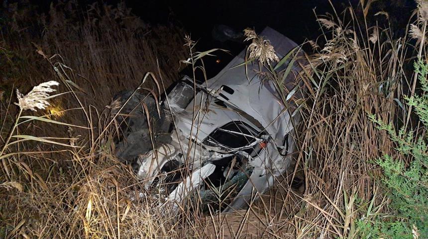 Kamyonet şarampole yuvarlandı; s&uuml;r&uuml;c&uuml; ağır yaralı