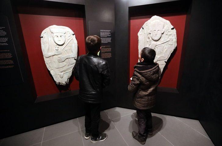 Van Büyükşehir Belediyesi binlerce öğrenciyi tarihle buluşturuyor G2