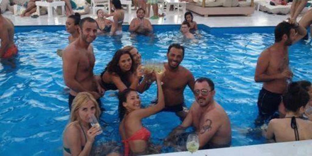 Ece ile Sergen'in havuz partisi