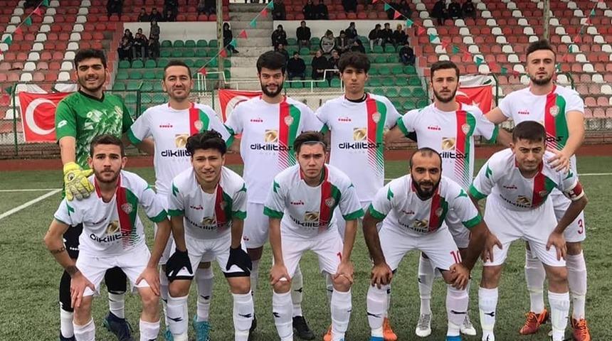 Lider ilk yarı zorlansa da ikinci yarı attığı gollerle kazandı