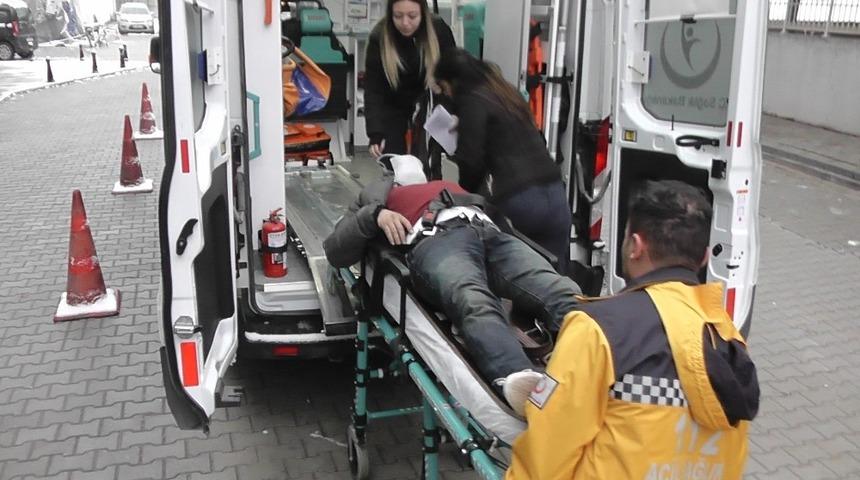 Bariyere &ccedil;arpan otomobil takla attı: 1&rsquo;i ağır 3 yaralı