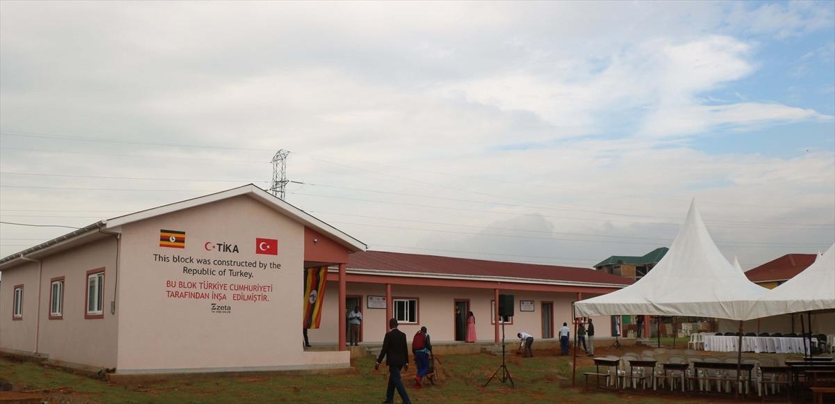 TİKA'nın desteğiyle Ugandalı &ouml;ğrenciler yeni dersliklere kavuştu