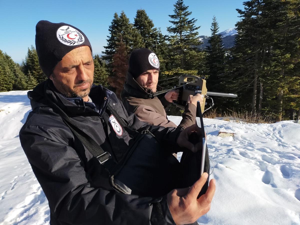 Uludağ'da kaybolan dağcılar aranıyor... &Ccedil;alışmalar montun bulunduğu b&ouml;lgede yoğunlaştı