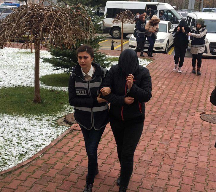 Fuhuş şebekesinin iğrenç tuzağı! Kadınları kendilerine borçlandırıp, çalıştırmış G5