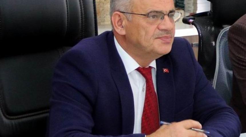 Esat &Ouml;zt&uuml;rk&rsquo;ten Berna G&ouml;zbaşı&rsquo;ya tebrik