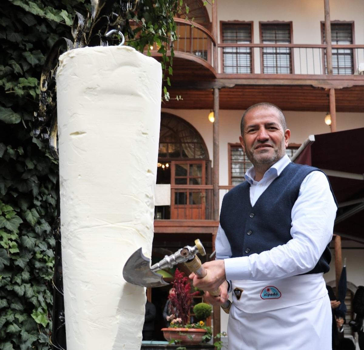Tarihi konakta dondurma şov