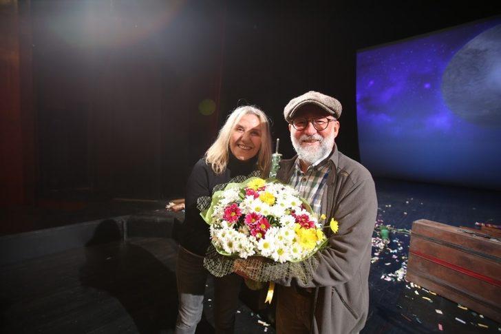 ‘Otobüs Durağında Üç Bencil’ oyununun prömiyeri gerçekleşti G2