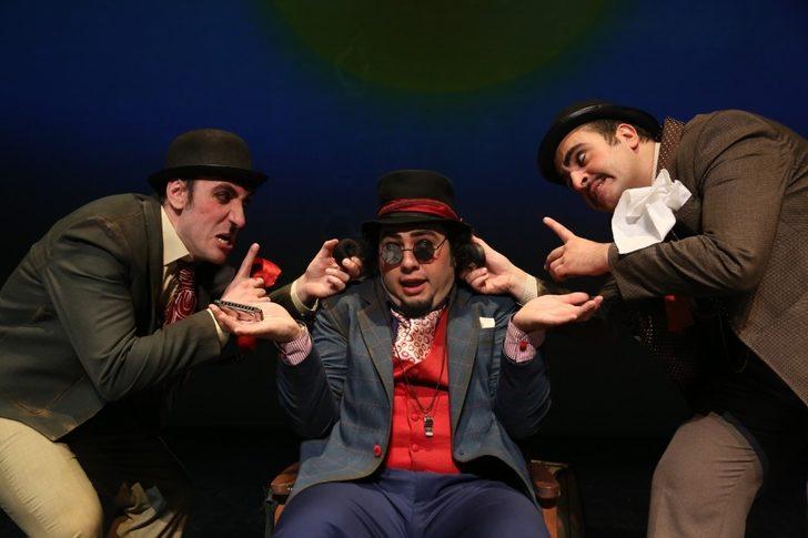 ‘Otobüs Durağında Üç Bencil’ oyununun prömiyeri gerçekleşti G4