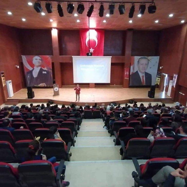 Sönmez ve Kurt’tan ’Kariyer Zirveleri’ semineri G4