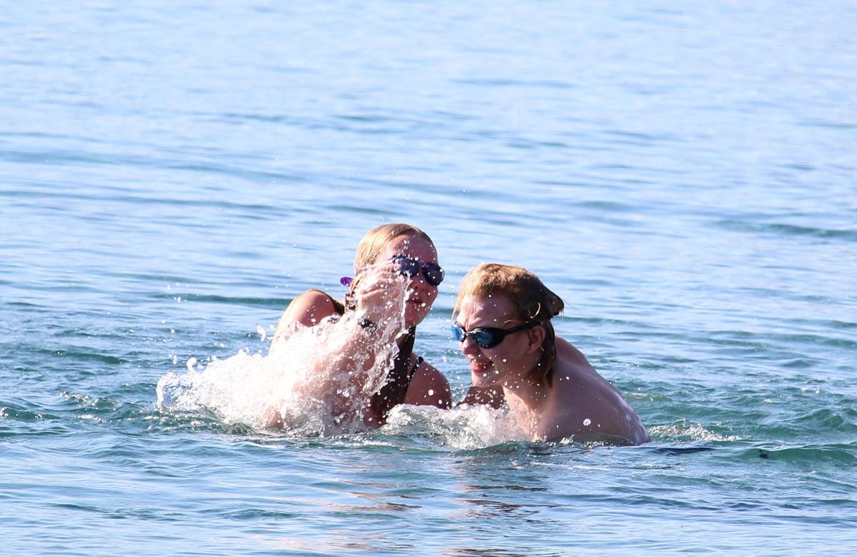 Aralık ayında denizde ısınıyorlar