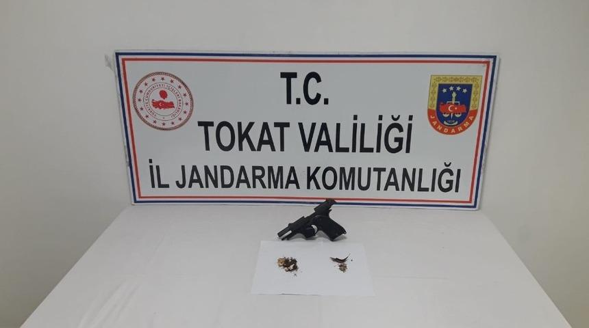 Tokat&rsquo;ta esrar operasyonu, 2 g&ouml;zaltı