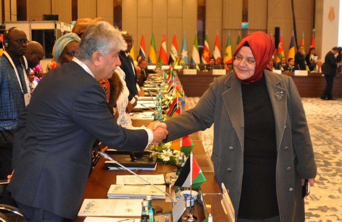Bakan Zehra Z&uuml;mr&uuml;t Sel&ccedil;uk: &rsquo;&rsquo;Aile danışmanlığına başvuranların yaklaşık  y&uuml;zde 40&rsquo;ı boşanmaktan vazge&ccedil;iyor&rsquo;&rsquo;