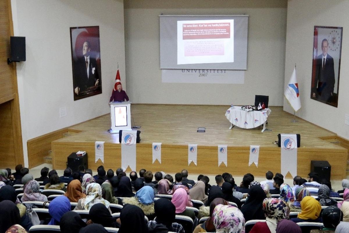Aİ&Ccedil;&Uuml;&rsquo; de &ldquo;Kur&rsquo;an Bize Yeter S&ouml;ylemi&rdquo; konferansı d&uuml;zenlendi
