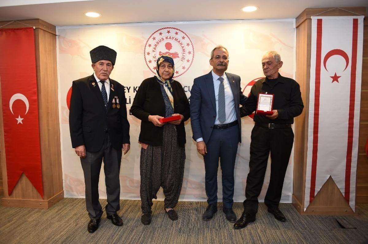 Kıbrıs Barış Harekatı&rsquo;na katılan 24 gaziye, madalya ve beraatları verildi