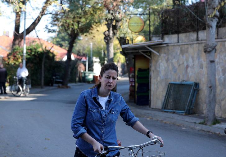 Ölen İngiliz eski istihbarat subayının Büyükada'daki evinin önünde gizemli kadın G3