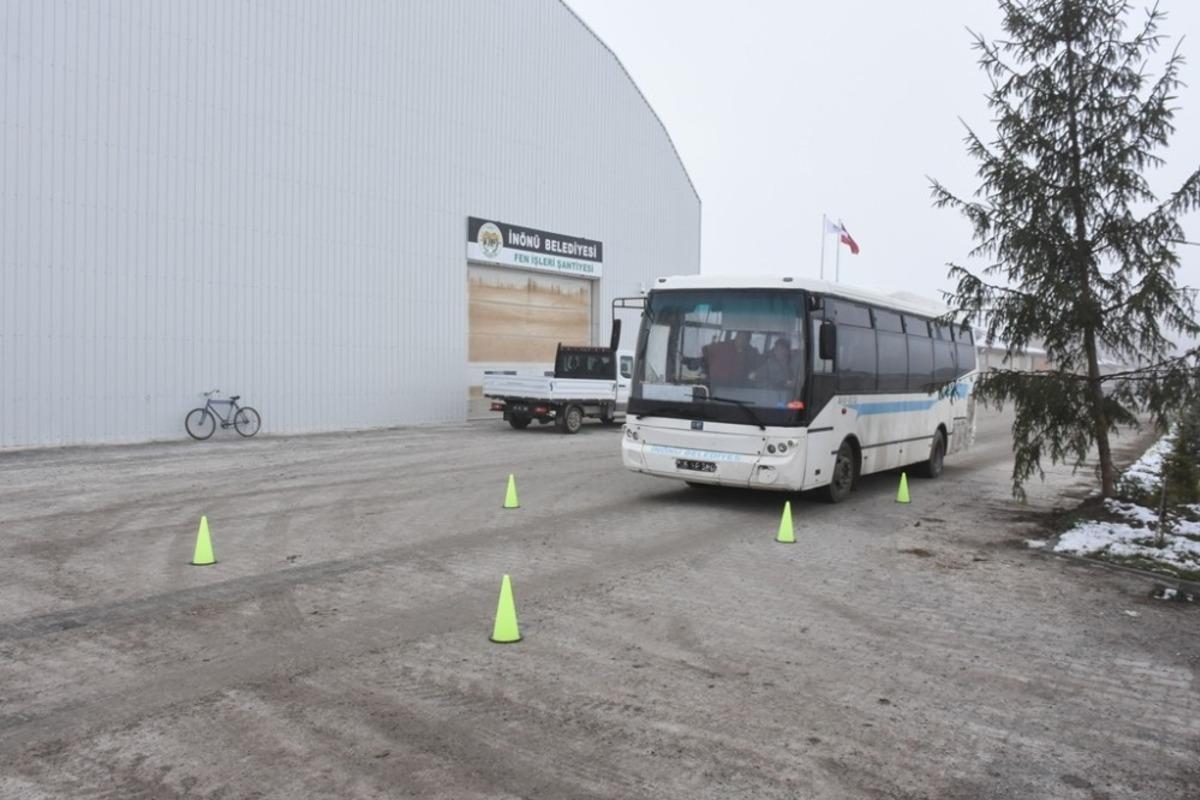 İn&ouml;n&uuml;&rsquo;de şof&ouml;rlere g&uuml;venli ve ileri s&uuml;r&uuml;ş teknikleri eğitimi