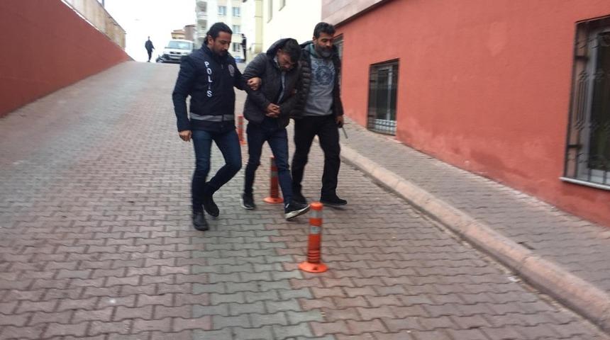 Ara&ccedil;lardan hırsızlık yaptığı belirlenen 3 ş&uuml;pheli yakalandı