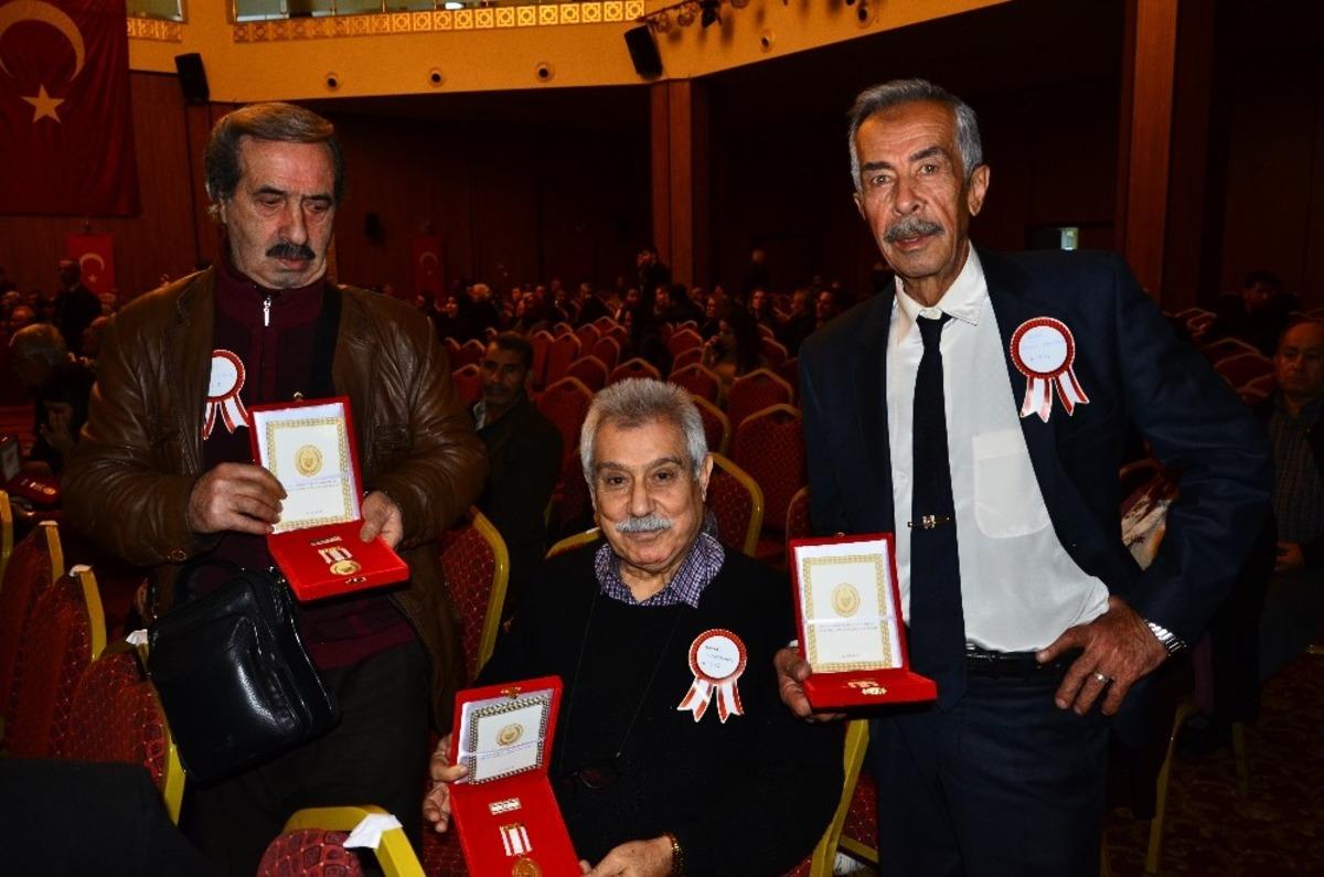 Adana&rsquo;da Kıbrıs gazilerine madalya ve beratları verildi