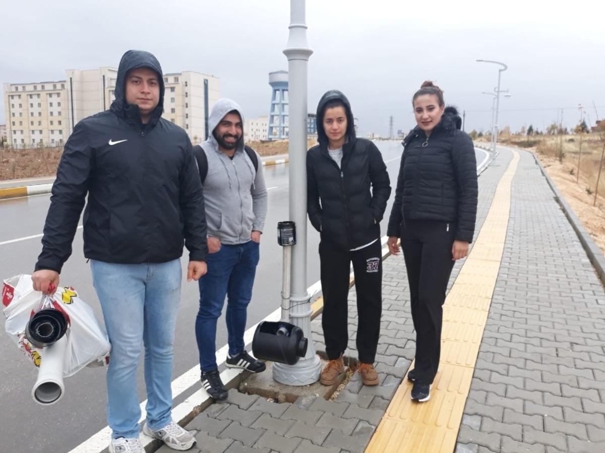 &Uuml;niversiteli &ouml;ğrencilerden &ouml;rnek davranış