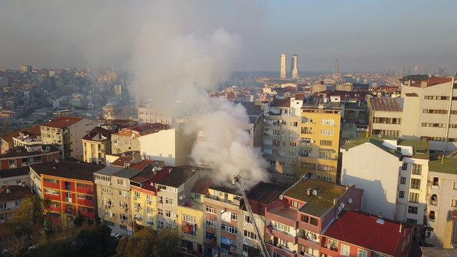 Çağlayan'da 4 katlı binanın çatısında yangın