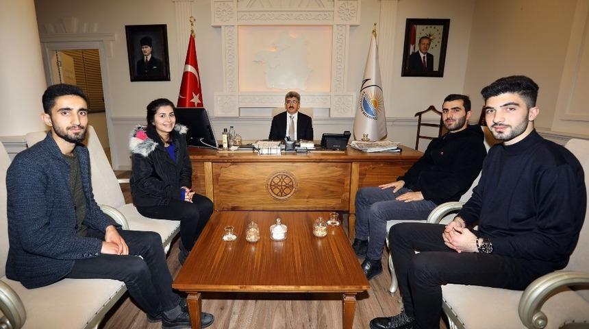 YY&Uuml; &Ouml;ğrenci Konseyi ulaşım sıkıntılarını Vali Bilmez&rsquo;e aktardı