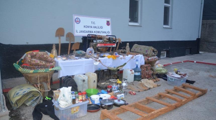 Define ararken jandarmaya yakalandı