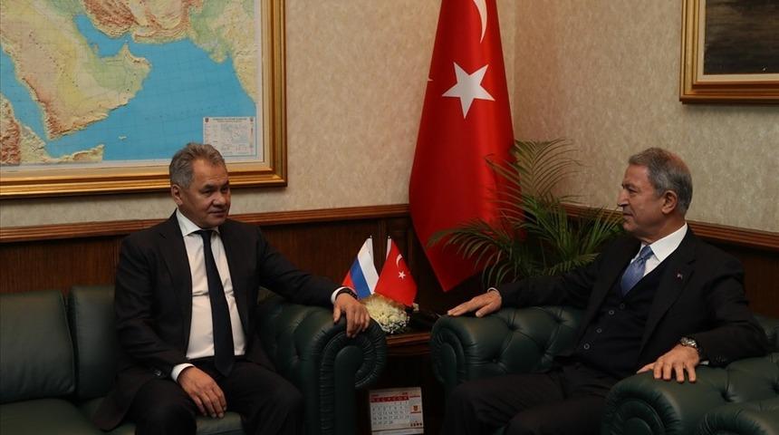 Bakan Akar Rus mevkidaşı ile telefonda görüştü