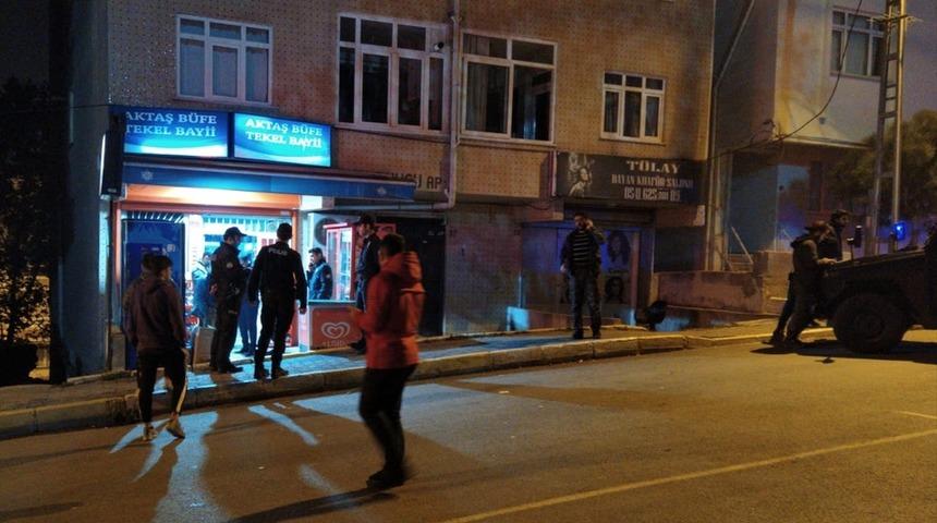 İstanbul'da silah sesleri! Motosikletli saldırganlar büfeye kurşun yağdırdı!