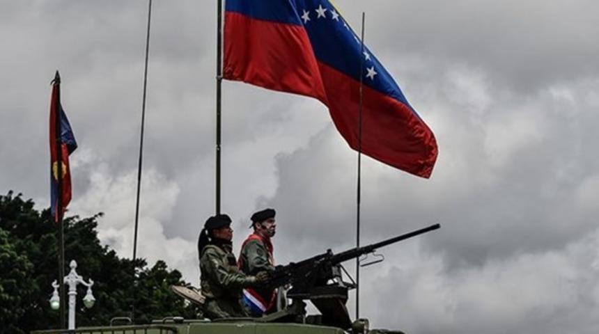 Darbeci askerlerin Venezuela'dan kaçtığı iddia edildi