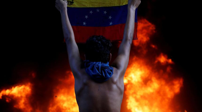 Venezuela'da darbe girişiminde bulunan 16 asker ülkeden kaçtı