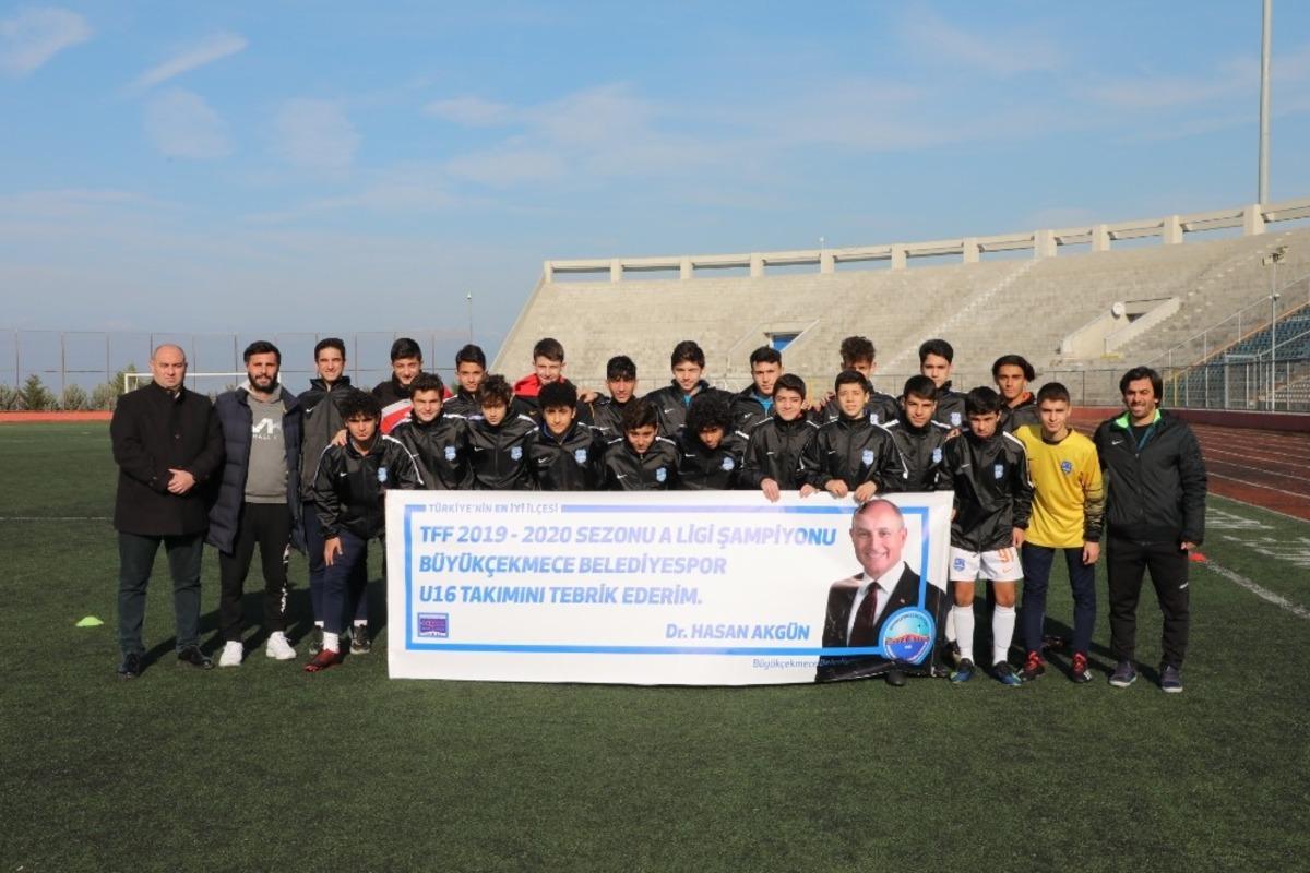 Şampiyon B&uuml;y&uuml;k&ccedil;ekmece Belediyespor