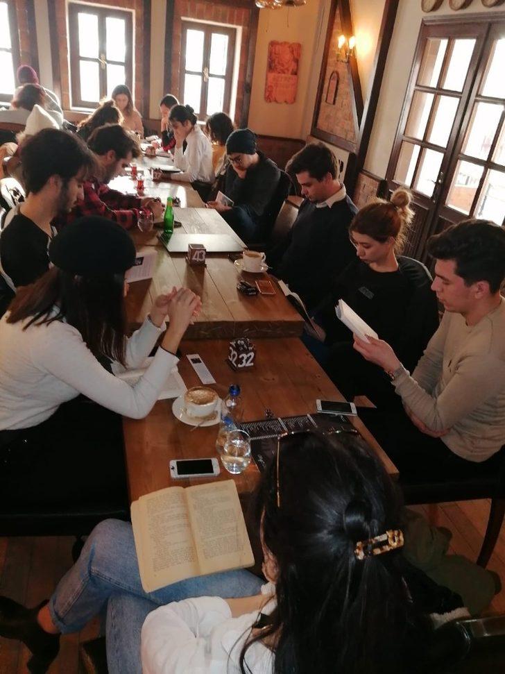 Bandırma’da eline kitap alan okumaya koştu G4