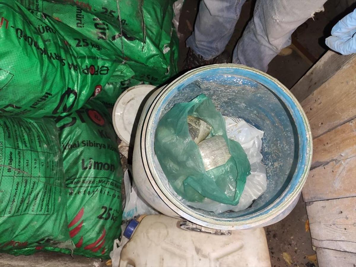 Van'da k&ouml;m&uuml;rl&uuml;kte uyuşturucu saklayan ş&uuml;pheli tutuklandı