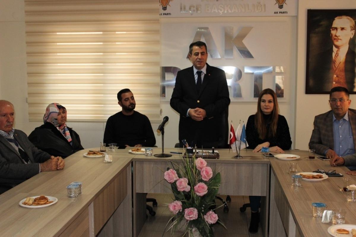 AK Parti Aliağa&rsquo;da yeni y&ouml;netim g&ouml;reve başladı