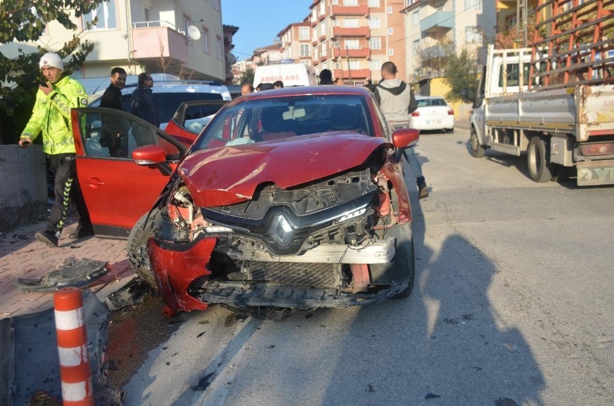 Zincirleme trafik kazası, 1&rsquo;i &ccedil;ocuk 3 yaralı
