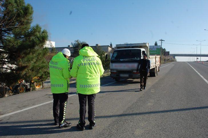 Tekirdağ’da polisten kış lastiği denetimi G3